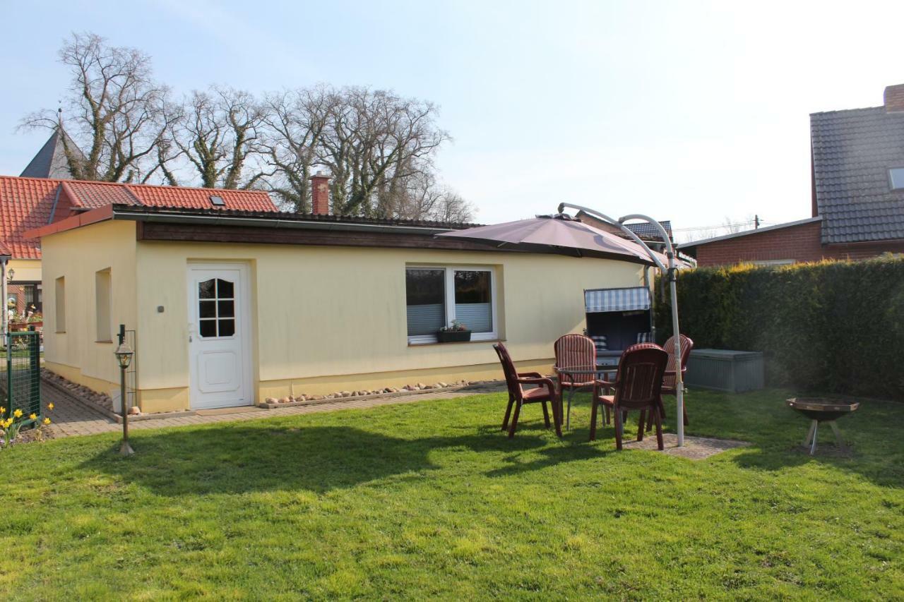 Bungalow Gross Dratow Exterior photo