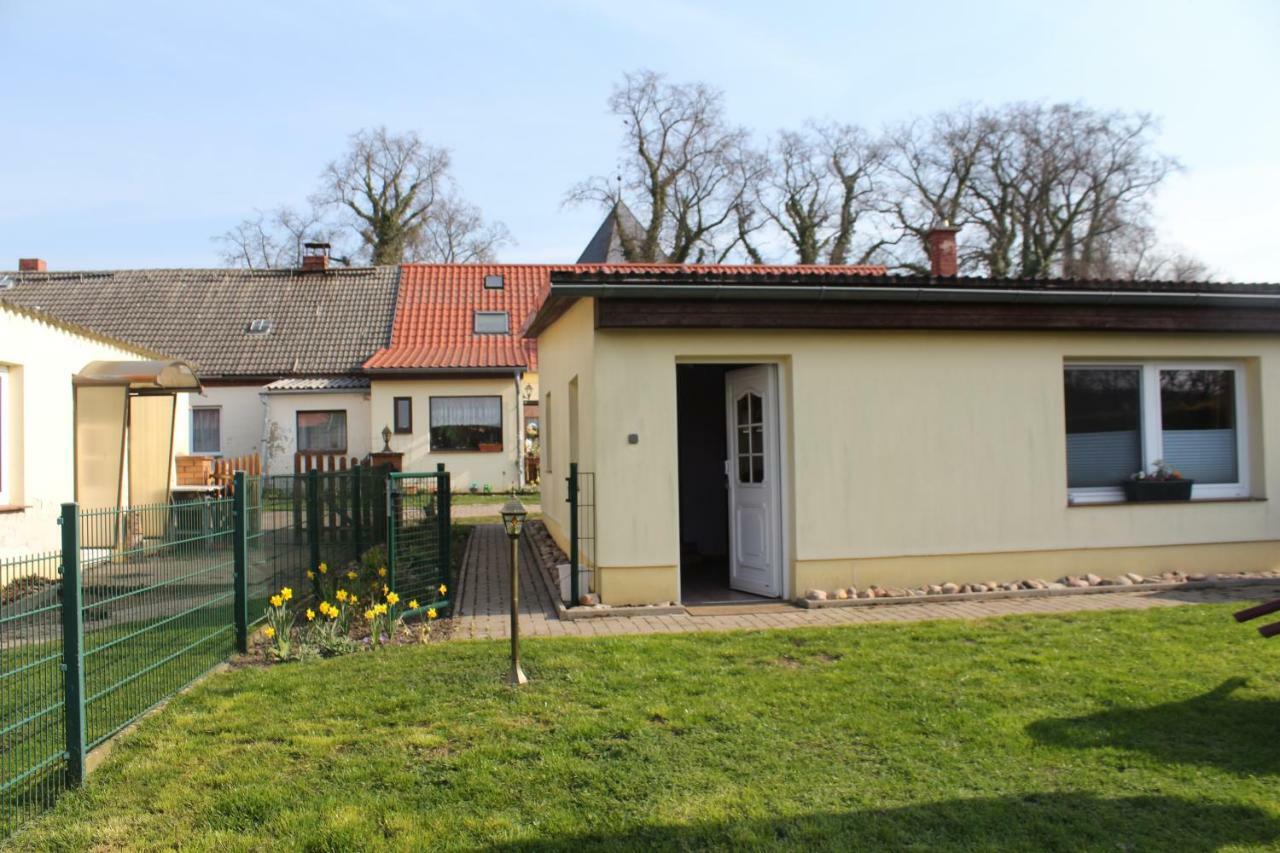 Bungalow Gross Dratow Exterior photo
